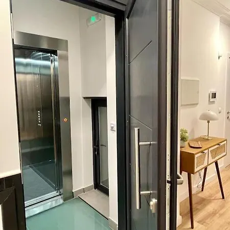 White Con Parking Gratis Apartment *